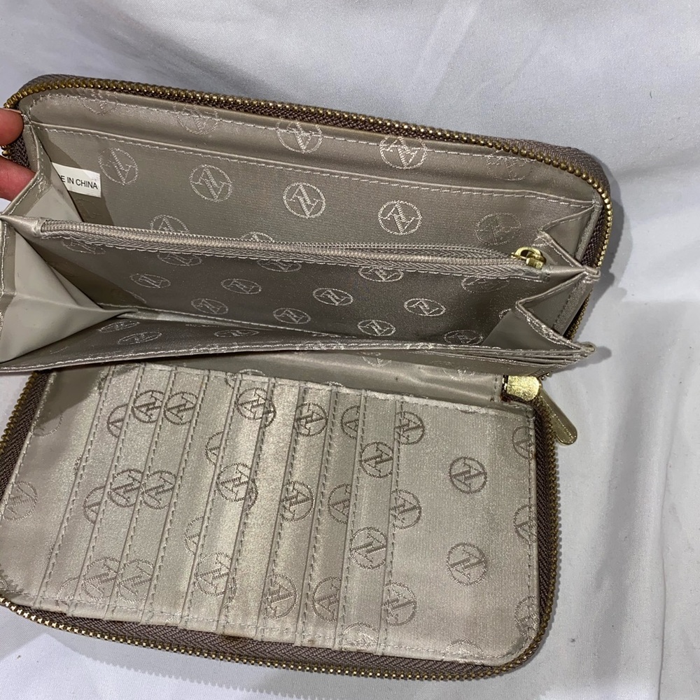 Wallet - Picture 2 of 3